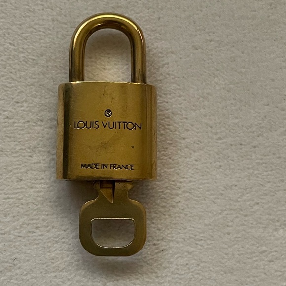 Authentic Louis Vuitton Padlock With Key #304 Gold Finished - Picture 3 of 9
